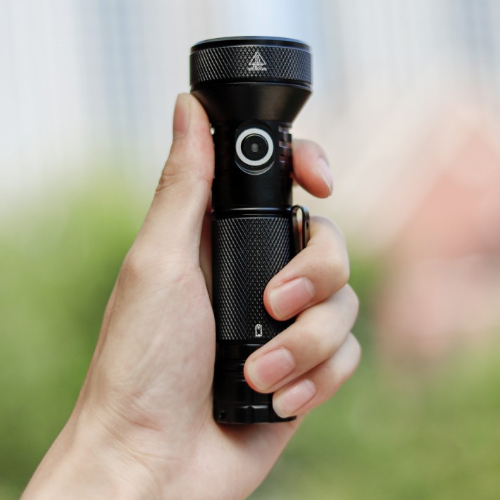 Long Throw Focusing Flashlight