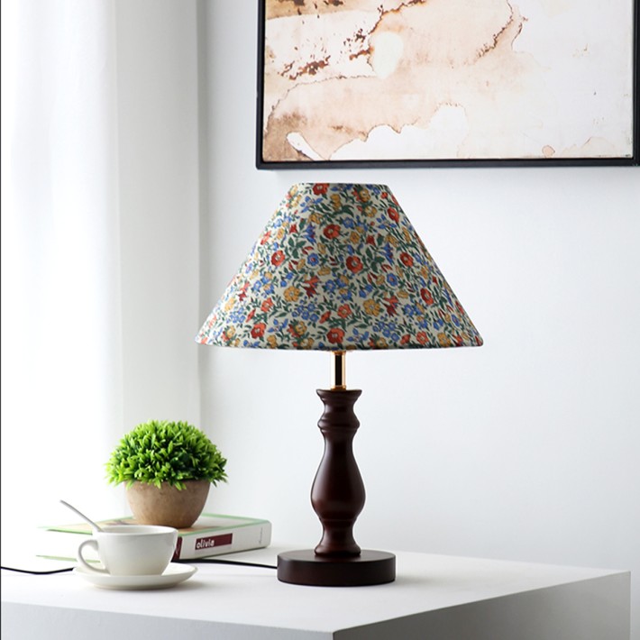 Romantic Floral Bedroom Table Lamp
