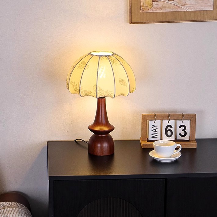 Vintage Flower Bud Table Lamp