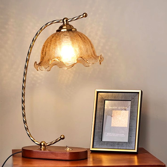 Retro Lily of the Valley Table Lamp
