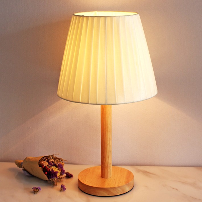 Minimalist Bedroom Bedside Table Lamp