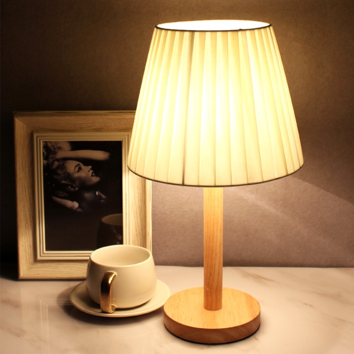 Minimalist Bedroom Bedside Table Lamp