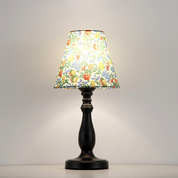 Vintage Floral Table Lamp